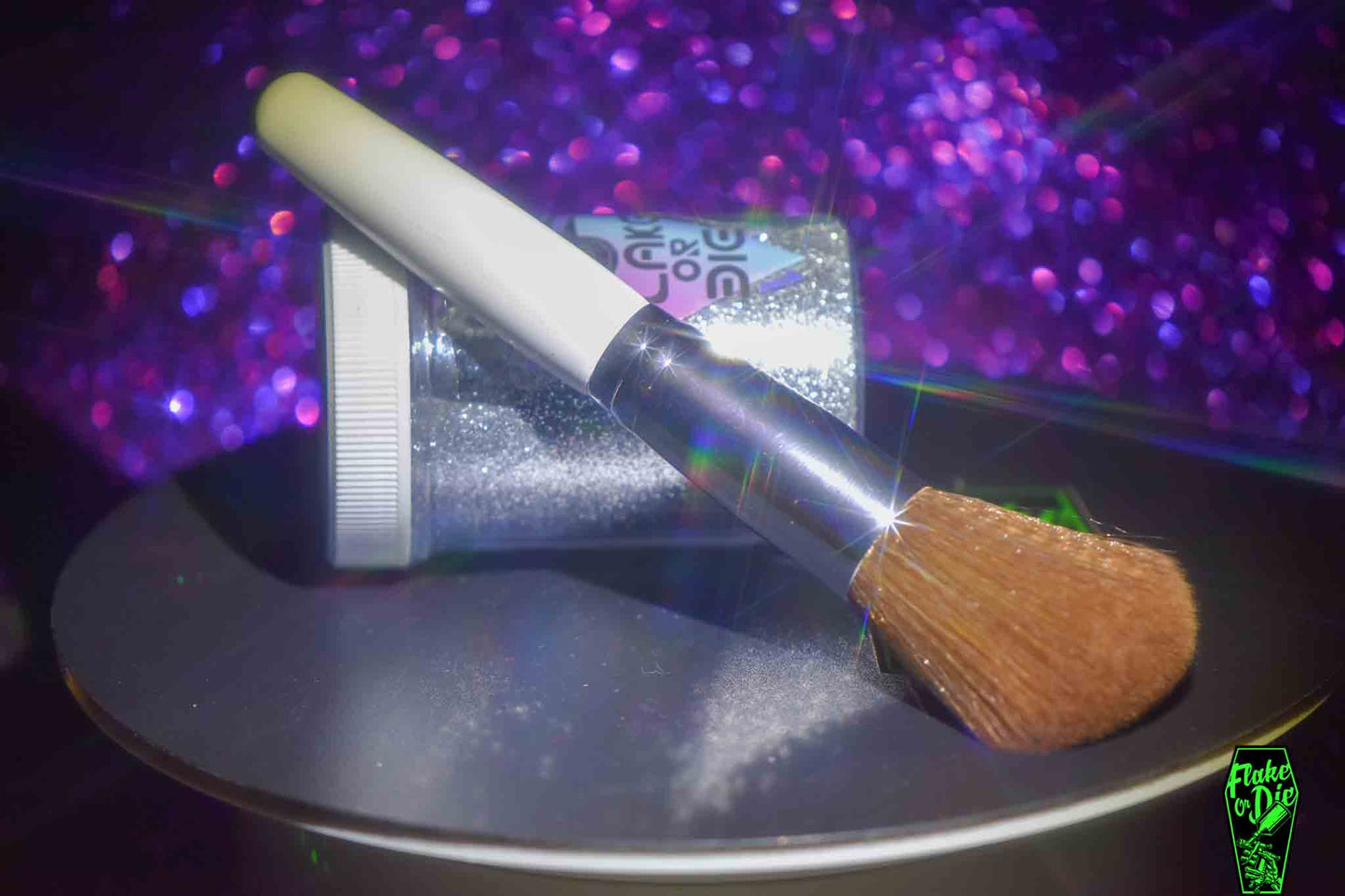 Synthetic hair round gilder's mop to apply gilding varnish or sizing.